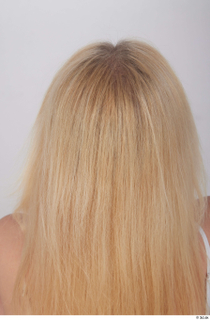 Unaisa loose blond hair 0005.jpg